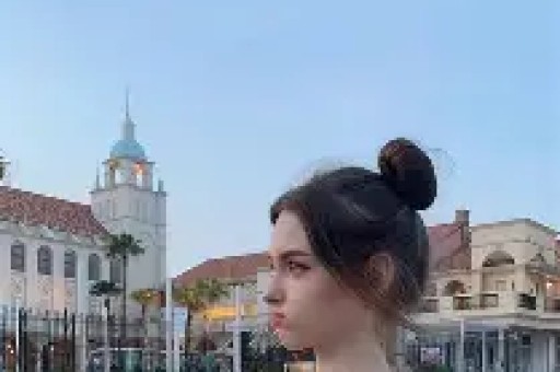 湾湾知名主播爆料小杨阿姨早就想辞职了近期视频情绪颓废低迷